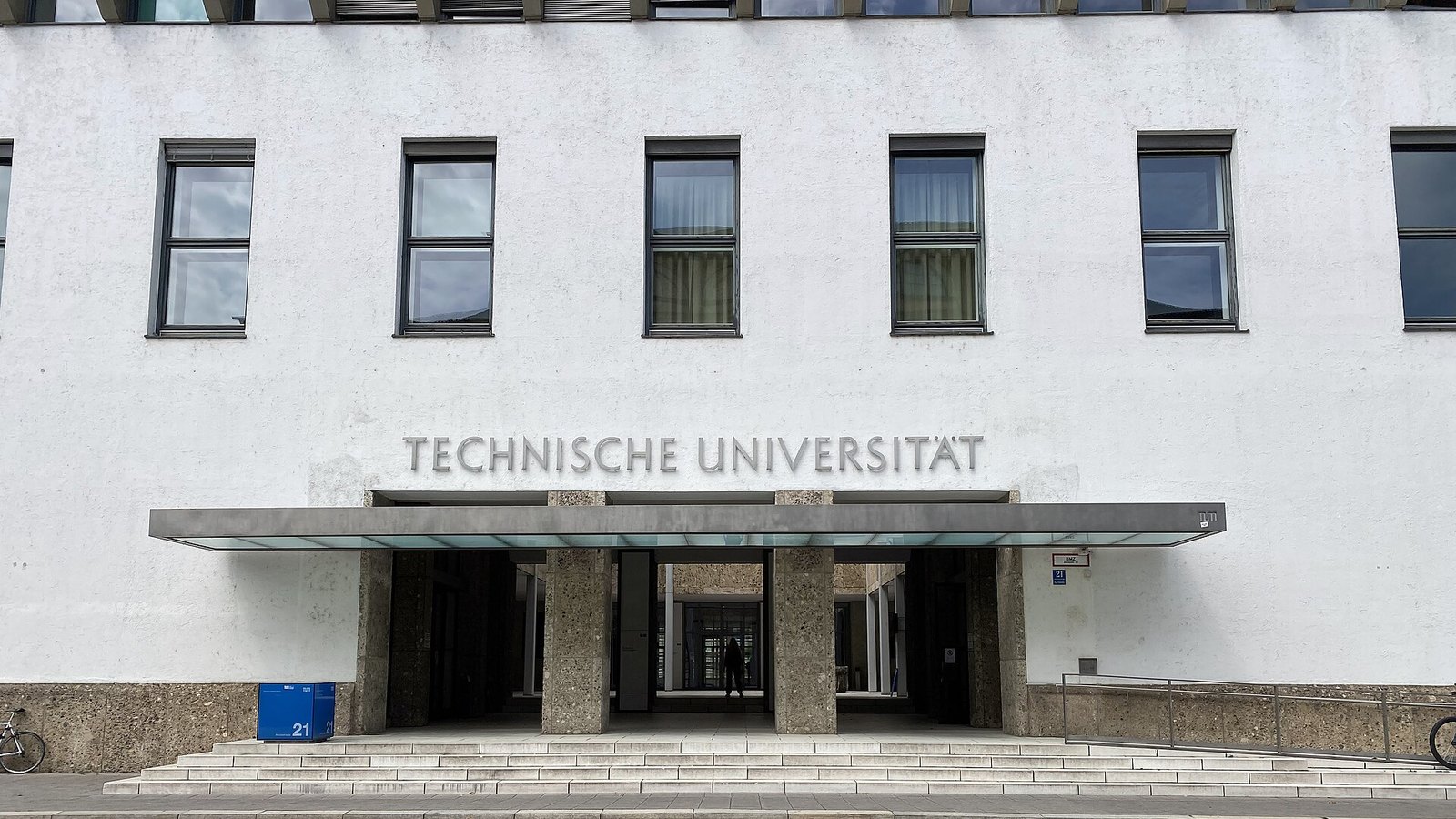 Main entrance of the Technical University of Munich on Arcisstraße, its city campus in Munich