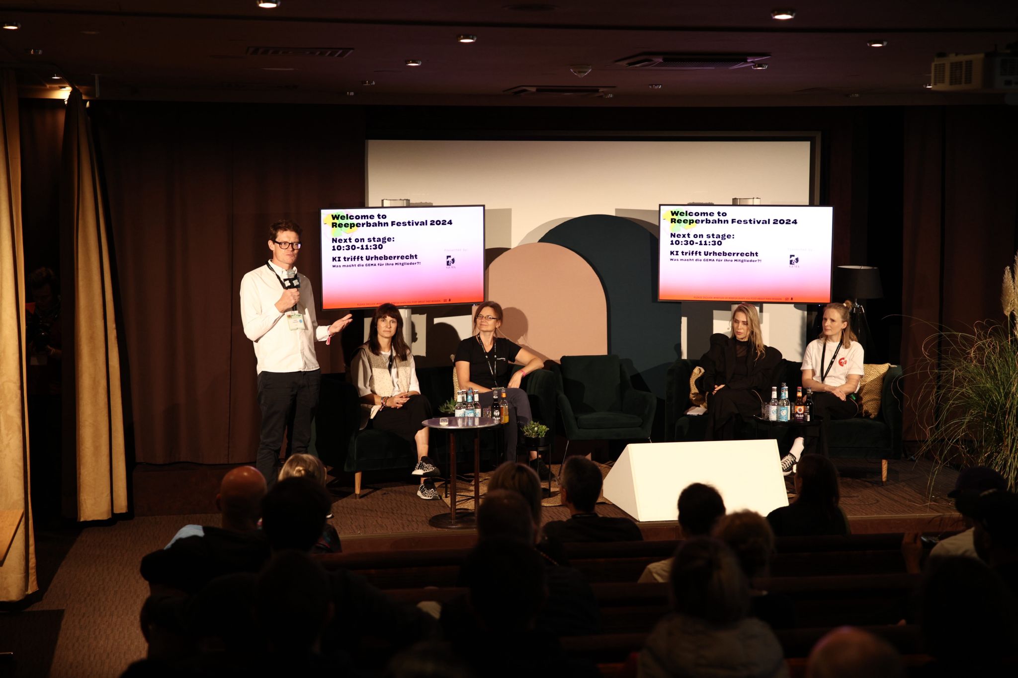Panel discussion at Reeperbahn Festival 2024 on AI and copyright in music creation.